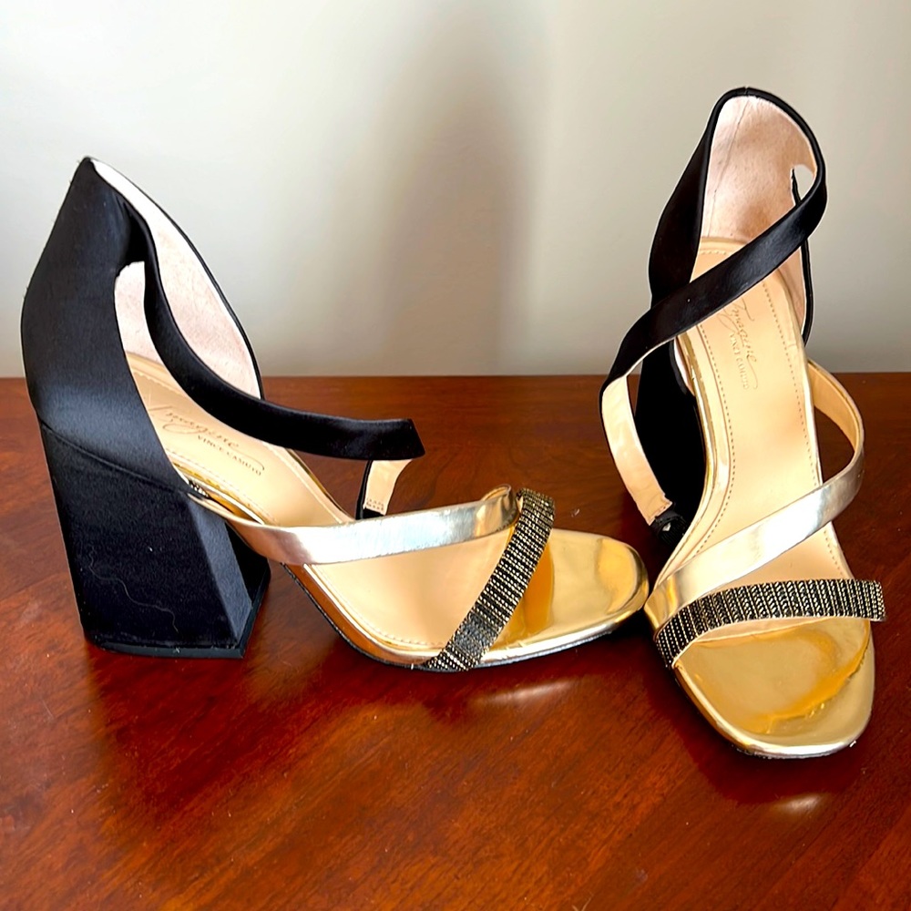 LIKE NEW Vince Camuto block dress heels size 7